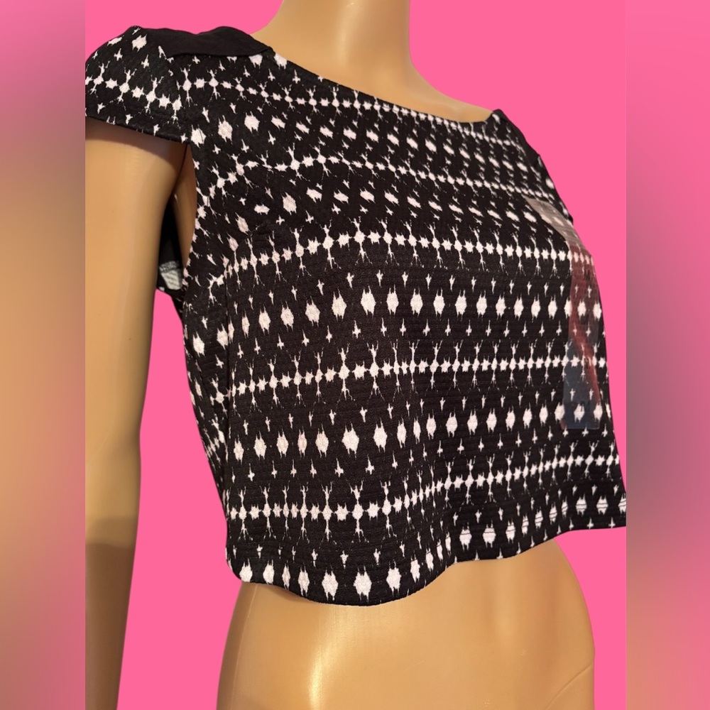 Jessica Simpson Lexi Aztec jacquard black/white top size medium new with tags